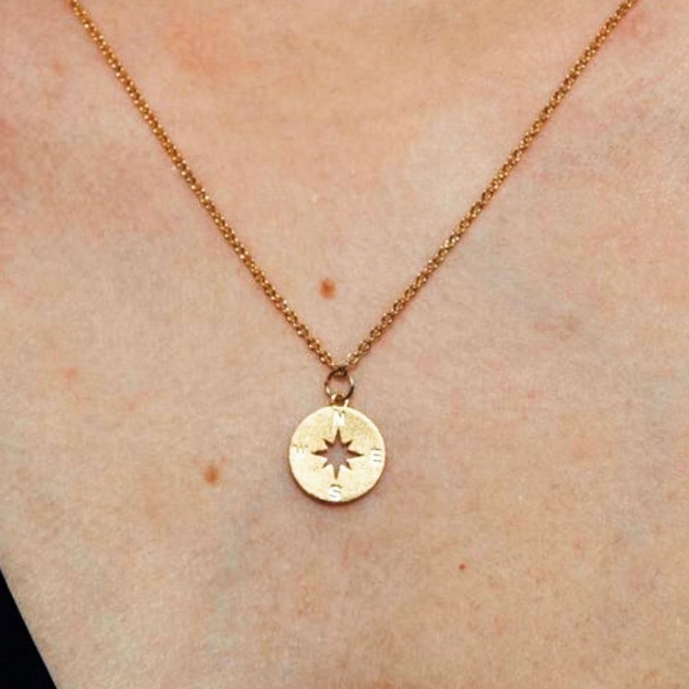 ✨Gold Compass Necklace✨✨